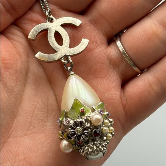 Chanel Silver-Tone CC Pearl Drop Necklace with Floral Gem Detail - Picture 4 of 8